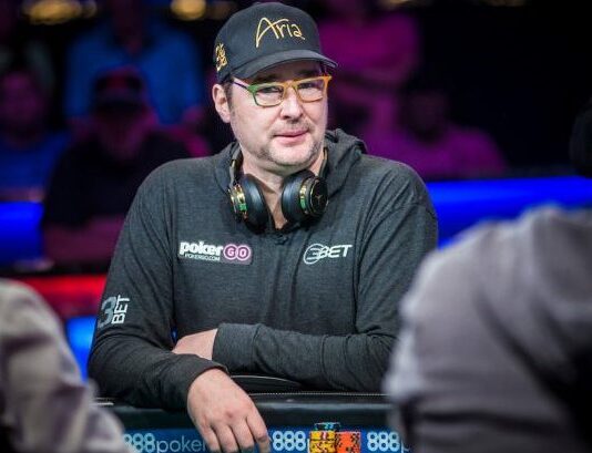 L’esperimento di Phil Hellmuth: “Gioco il 100% delle mani online” phil hellmuth
